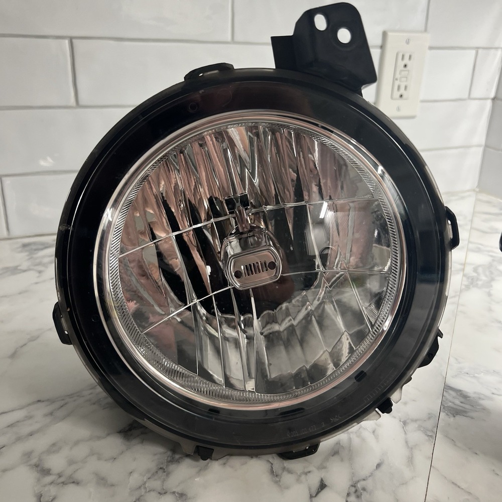 2018-2021 Jeep Gladiator/ Set Of Wrangler JL Headlight Halogen OEM Lot Of 2 - Picture 3 of 7